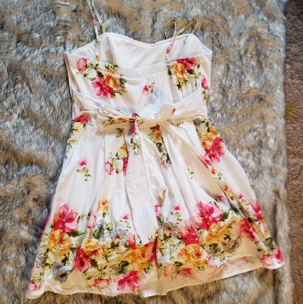 SALE! HP🌈 Rue21 White Floral Dress - Picture 3 of 7